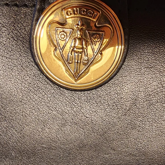 Gucci Black Leather Coin Purse with Gold Crest Medallion - Picture 2 of 14